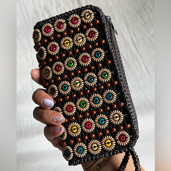 Small Clutch/Wristlet - Picture 1 of 8